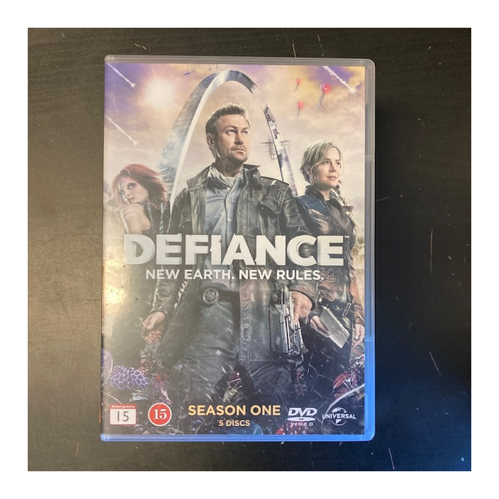 Defiance - Kausi 1 5DVD (VG-VG+/M-) -tv-sarja-