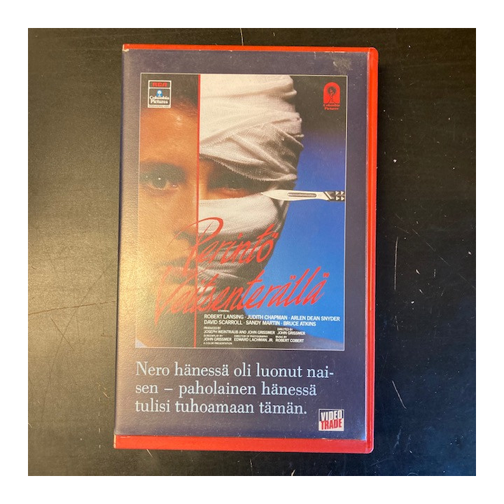 Perintö veitsenterällä VHS (VG+/VG+) -kauhu/draama-