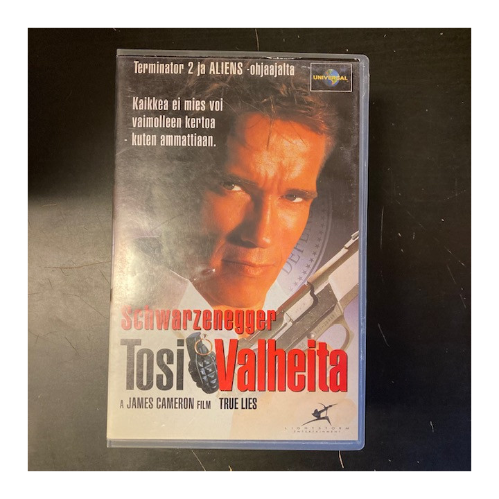 Tosi valheita VHS (VG+/M-) -toiminta/komedia-