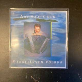 Ari Haatainen - Säkkijärven polkka (nimikirjoituksella) CD (M-/M-) -iskelmä-