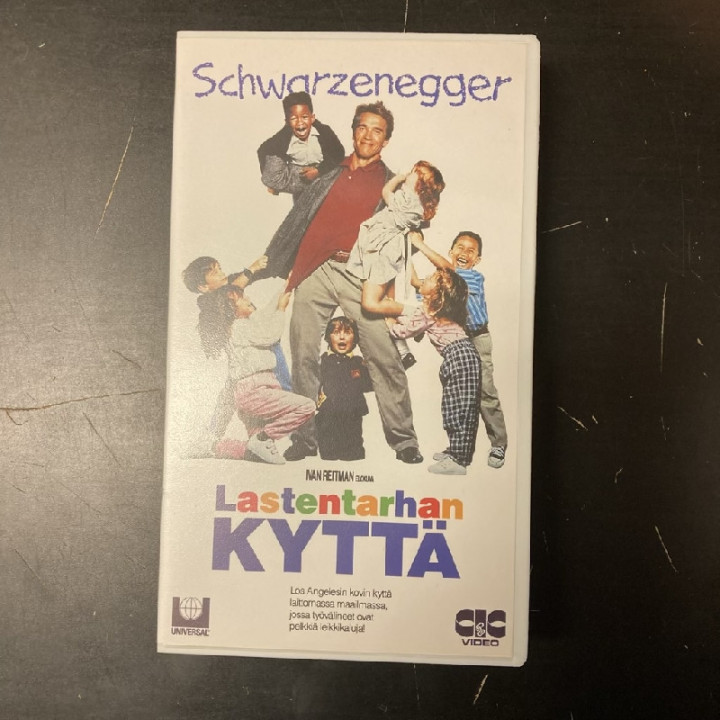 Lastentarhan kyttä VHS (VG+/M-) -komedia-