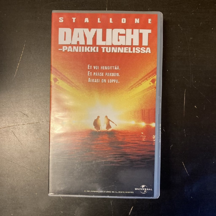 Daylight - paniikki tunnelissa VHS (VG+/M-) -toiminta-