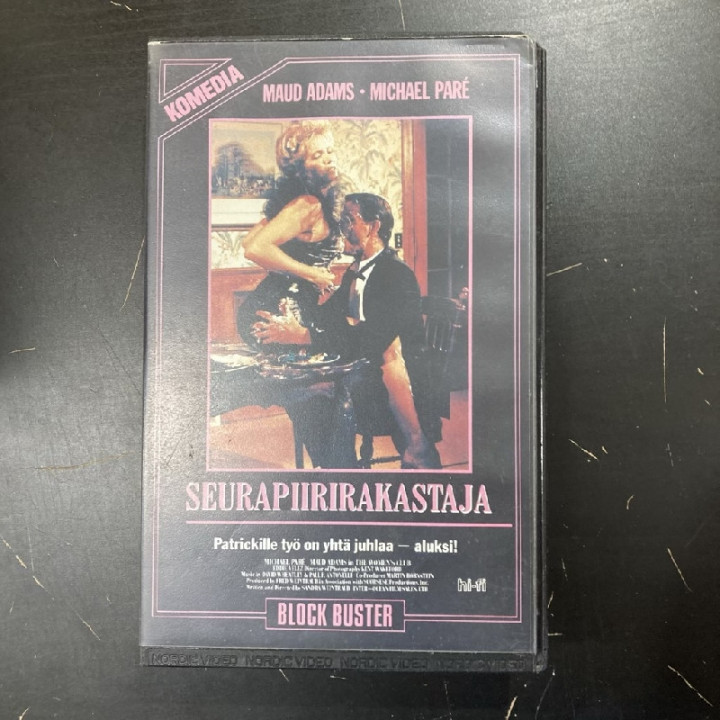 Seurapiirirakastaja VHS (VG+/M-) -komedia-