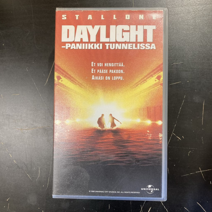 Daylight - paniikki tunnelissa VHS (VG+/VG+) -toiminta-