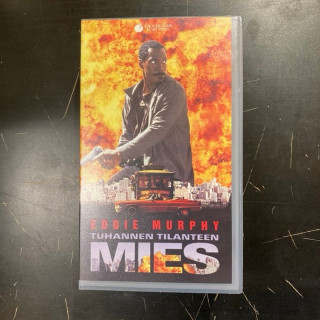 Tuhannen tilanteen mies VHS (VG+/M-) -toiminta/komedia-