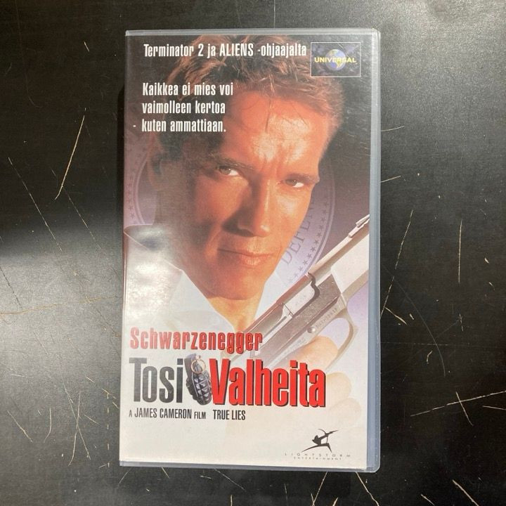 Tosi valheita VHS (VG+/M-) -toiminta/komedia-