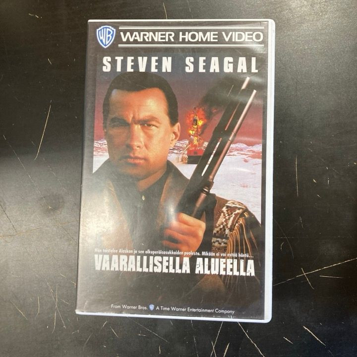 Vaarallisella alueella VHS (VG+/M-) -toiminta-