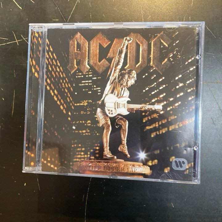 AC/DC - Stiff Upper Lip CD (M-/VG+) -hard rock-