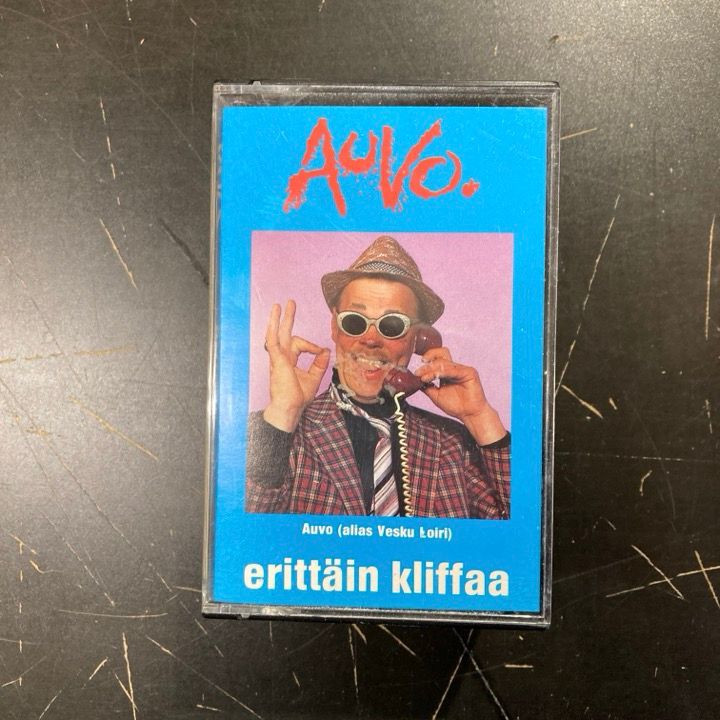 Auvo (alias Vesku Loiri) - Erittäin kliffaa C-kasetti (VG+/M-) -komedia-