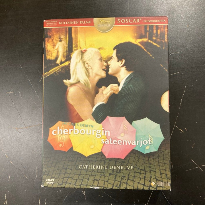 Cherbourgin sateenvarjot DVD (VG+/VG+) -musikaali-