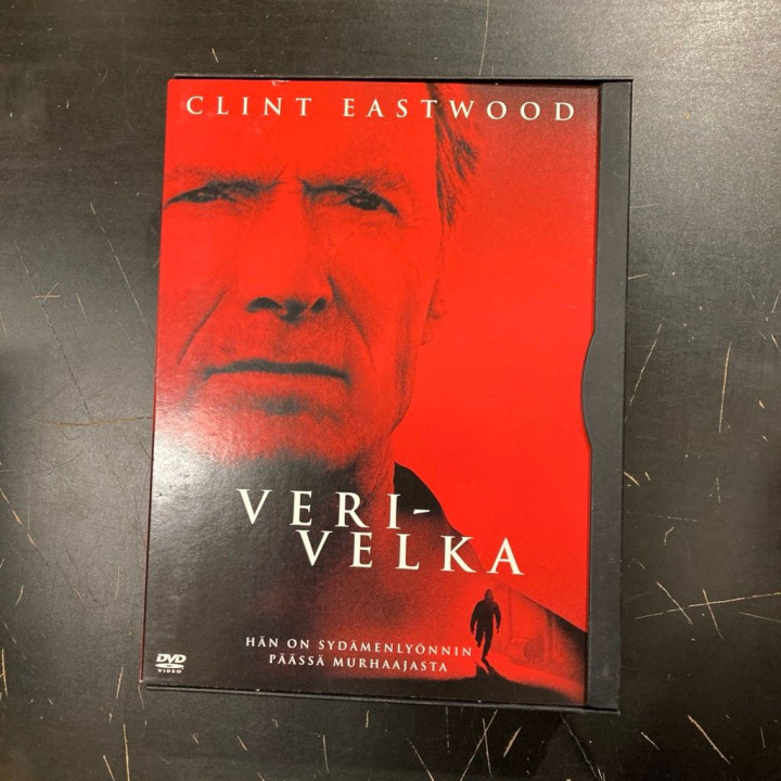 Verivelka DVD (VG+/VG+) -jännitys-