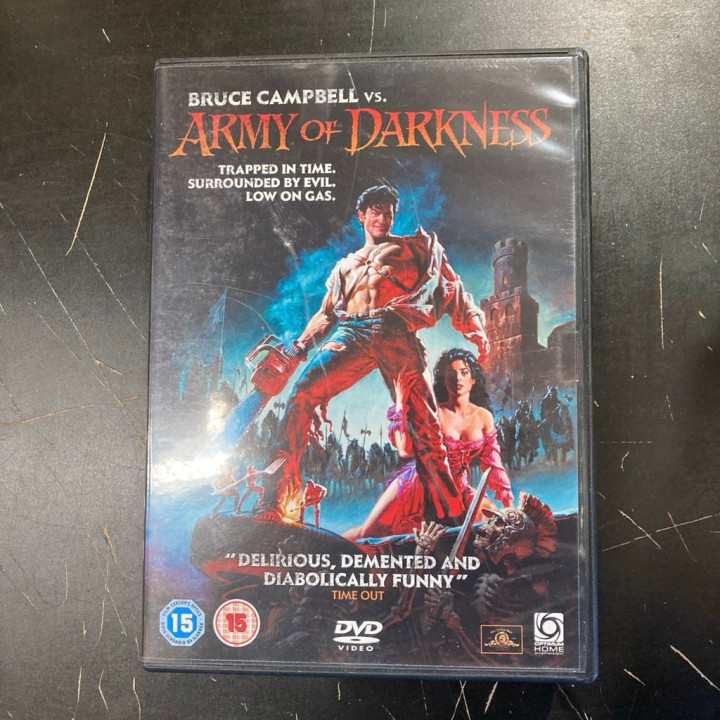 Army Of Darkness - pimeyden armeija DVD (VG+/VG+) -kauhu/komedia- (ei suomenkielistä tekstitystä)