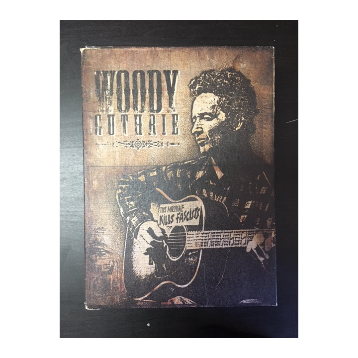 Woody Guthrie - This Machine Kills Fascists DVD (VG+/VG+) -dokumentti- (R0 NTSC/ei suomenkielistä tekstitystä)